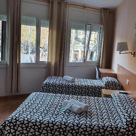 Hostal Rio De Castro Барселона Екстериор снимка