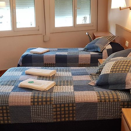 Hostal Rio De Castro Барселона Екстериор снимка