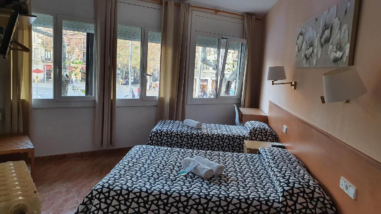 Hostal Rio De Castro Барселона Екстериор снимка