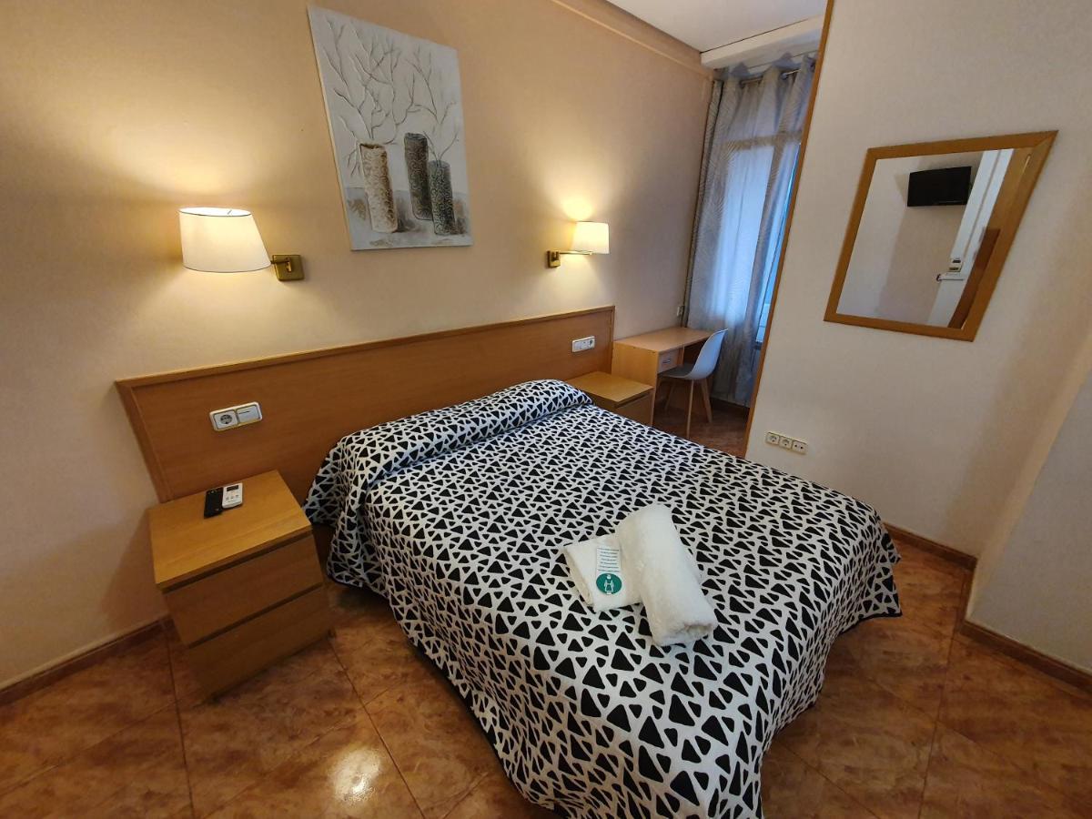 Hostal Rio De Castro Барселона Екстериор снимка