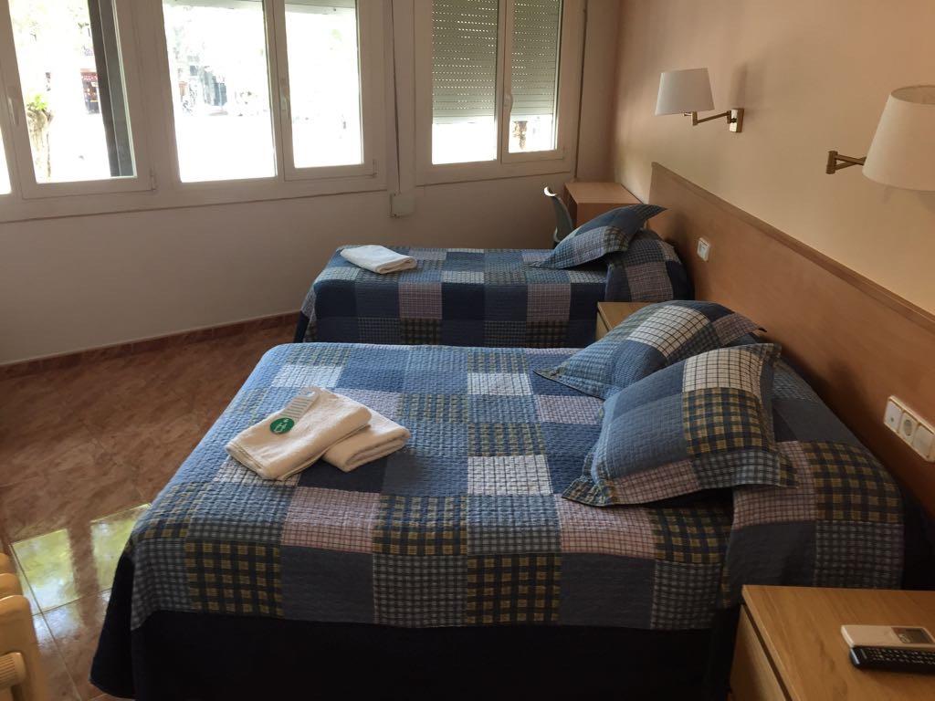 Hostal Rio De Castro Барселона Екстериор снимка