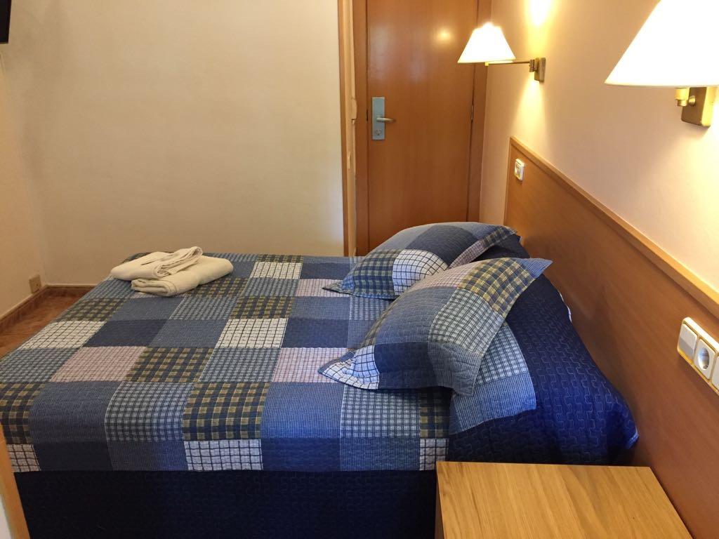 Hostal Rio De Castro Барселона Екстериор снимка