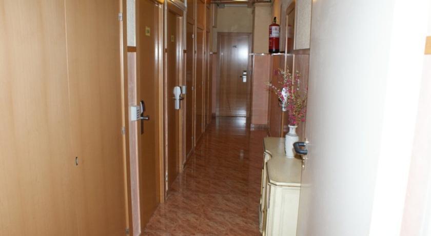 Hostal Rio De Castro Барселона Екстериор снимка