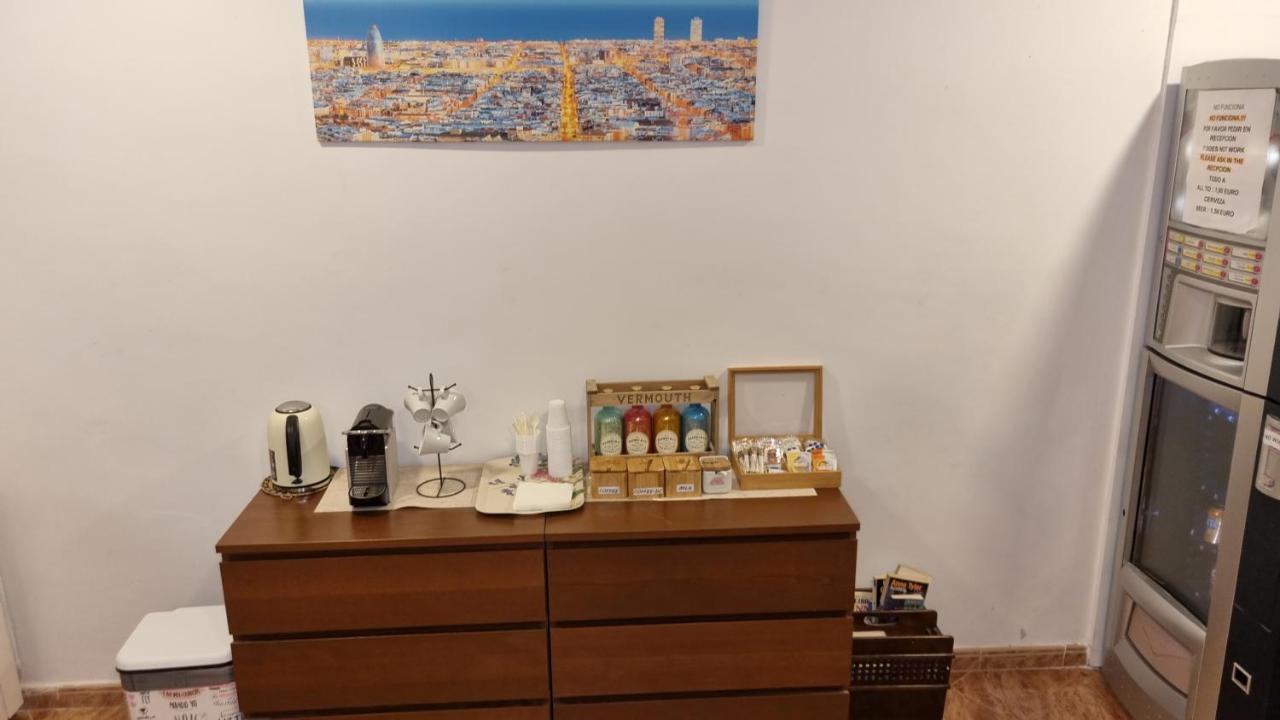 Hostal Rio De Castro Барселона Екстериор снимка