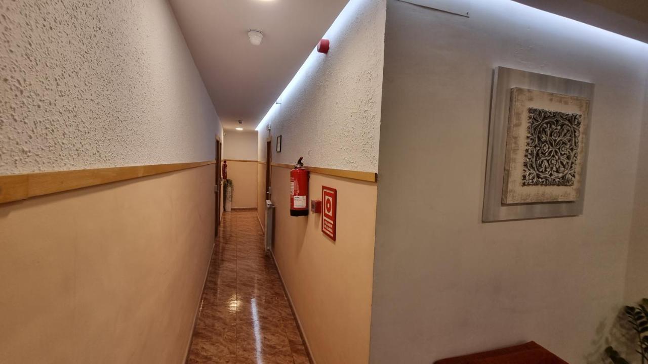 Hostal Rio De Castro Барселона Екстериор снимка