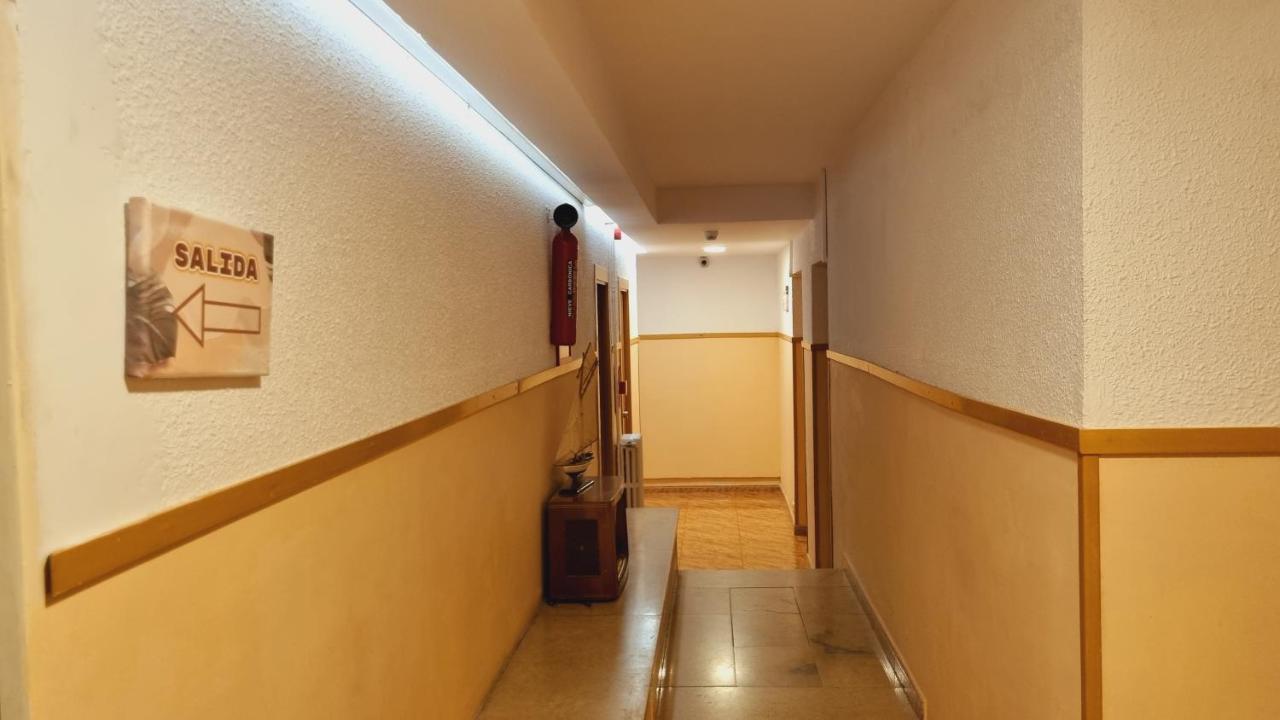 Hostal Rio De Castro Барселона Екстериор снимка