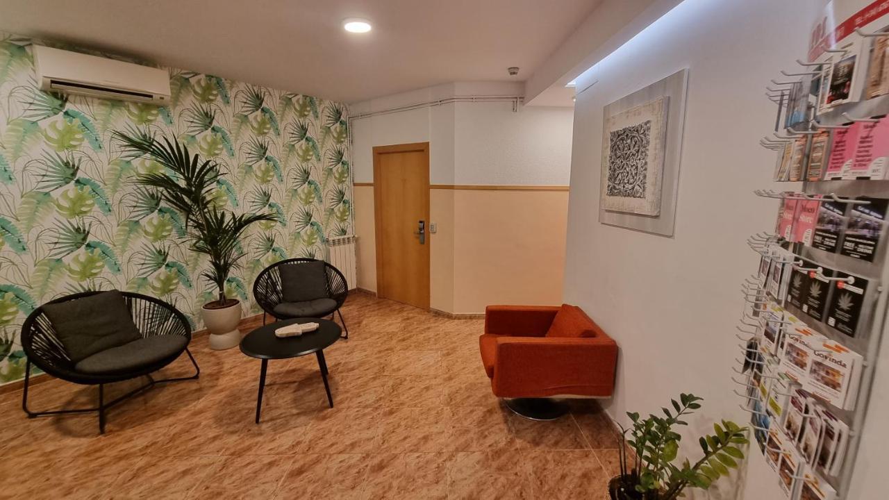 Hostal Rio De Castro Барселона Екстериор снимка