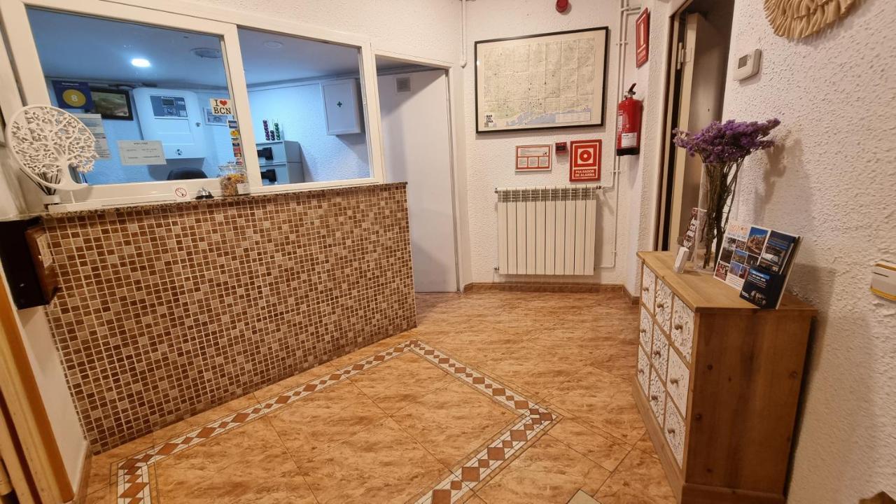 Hostal Rio De Castro Барселона Екстериор снимка