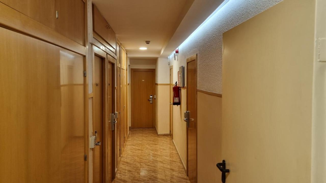 Hostal Rio De Castro Барселона Екстериор снимка