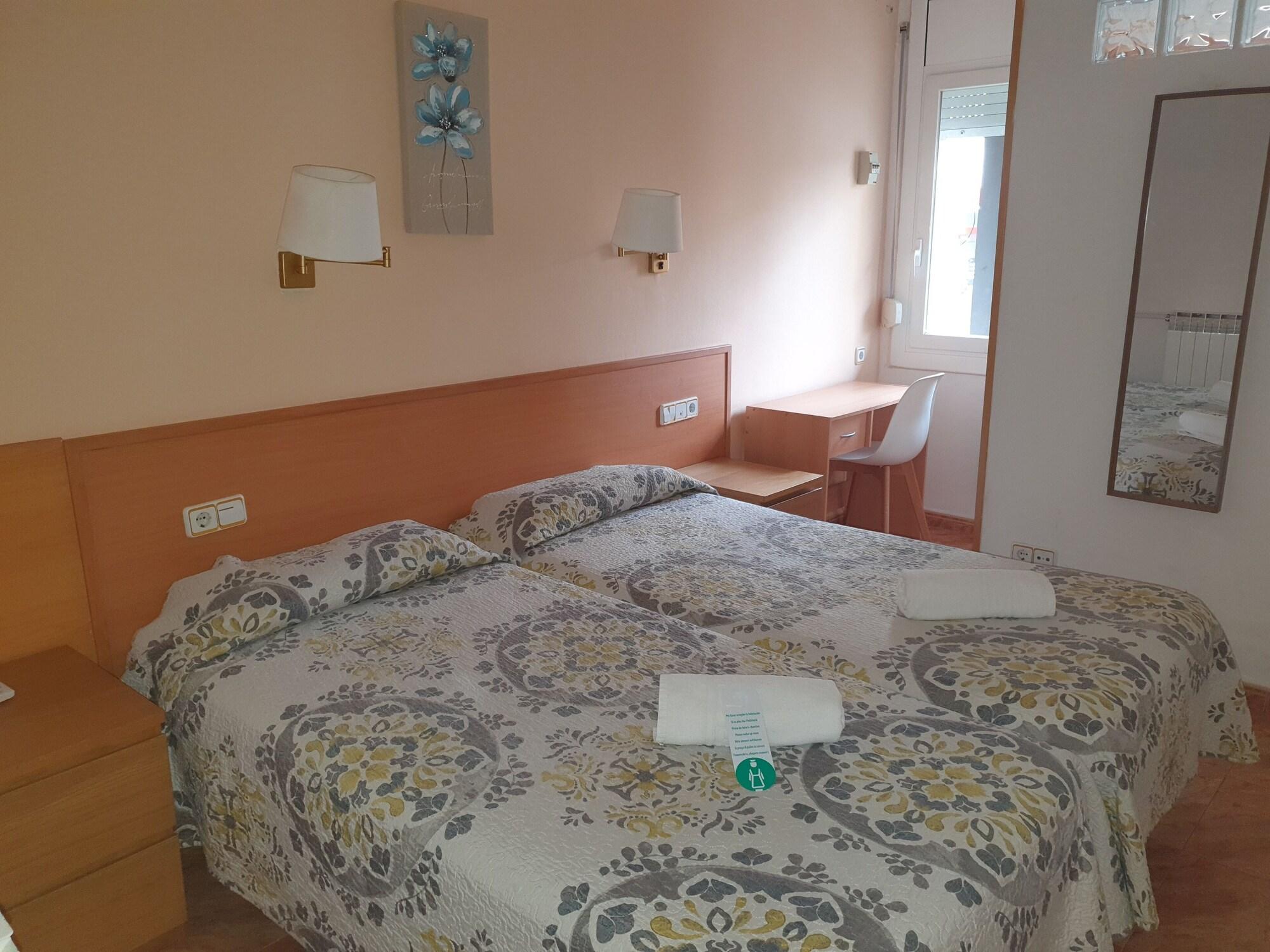 Hostal Rio De Castro Барселона Екстериор снимка