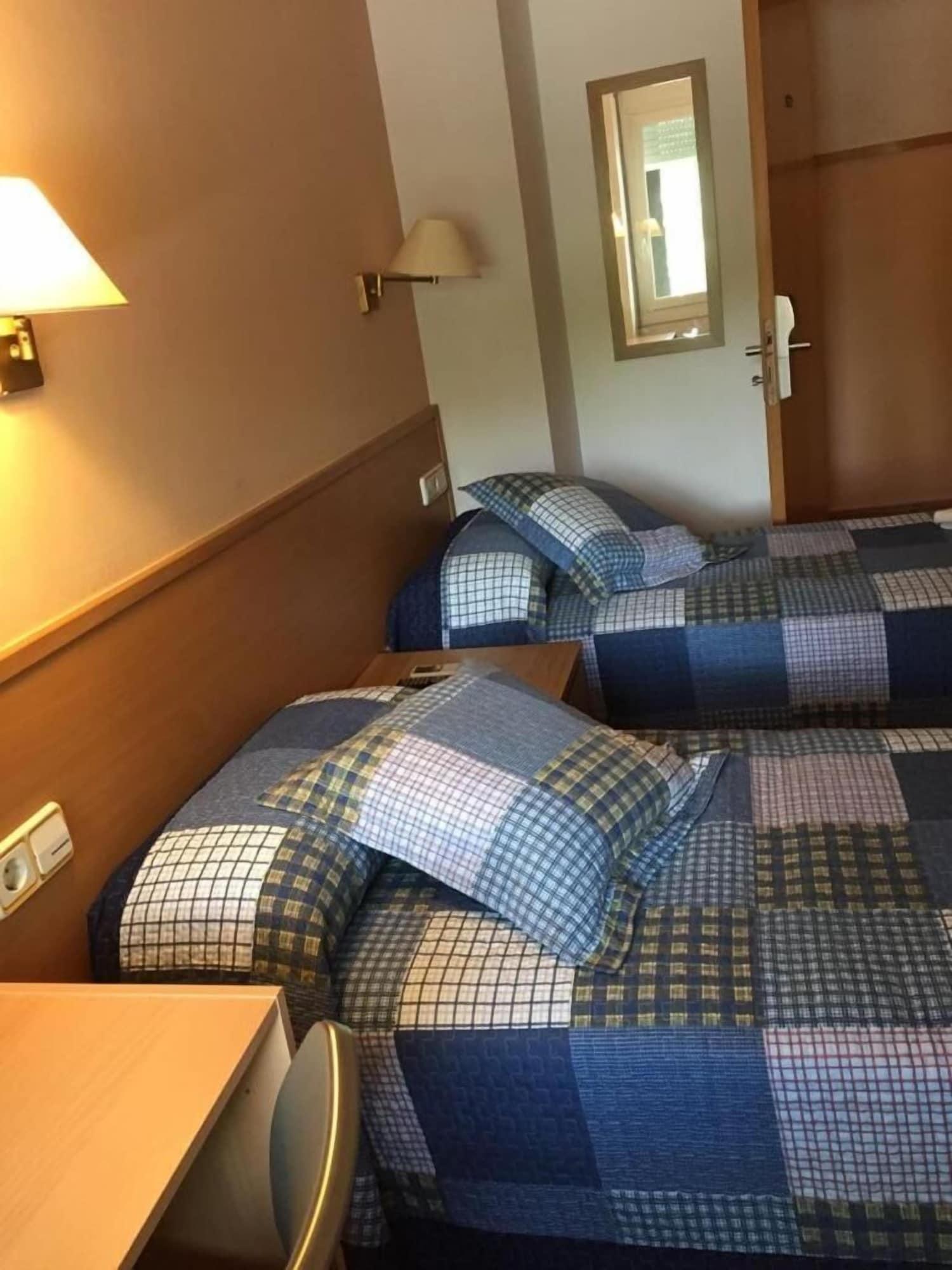 Hostal Rio De Castro Барселона Екстериор снимка