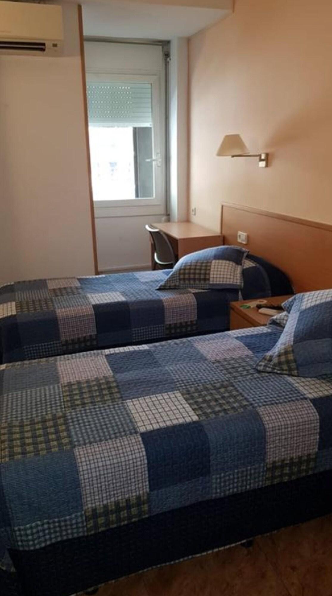 Hostal Rio De Castro Барселона Екстериор снимка
