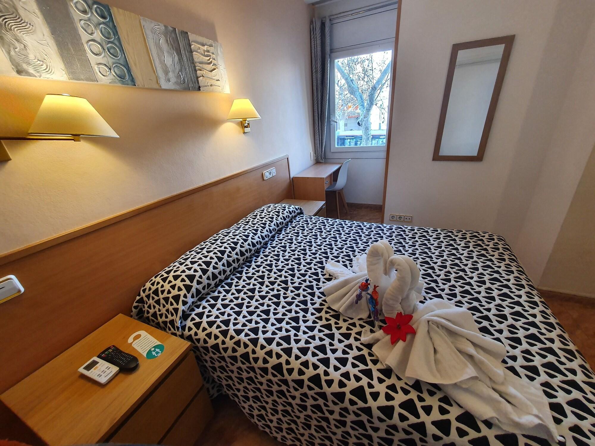 Hostal Rio De Castro Барселона Екстериор снимка