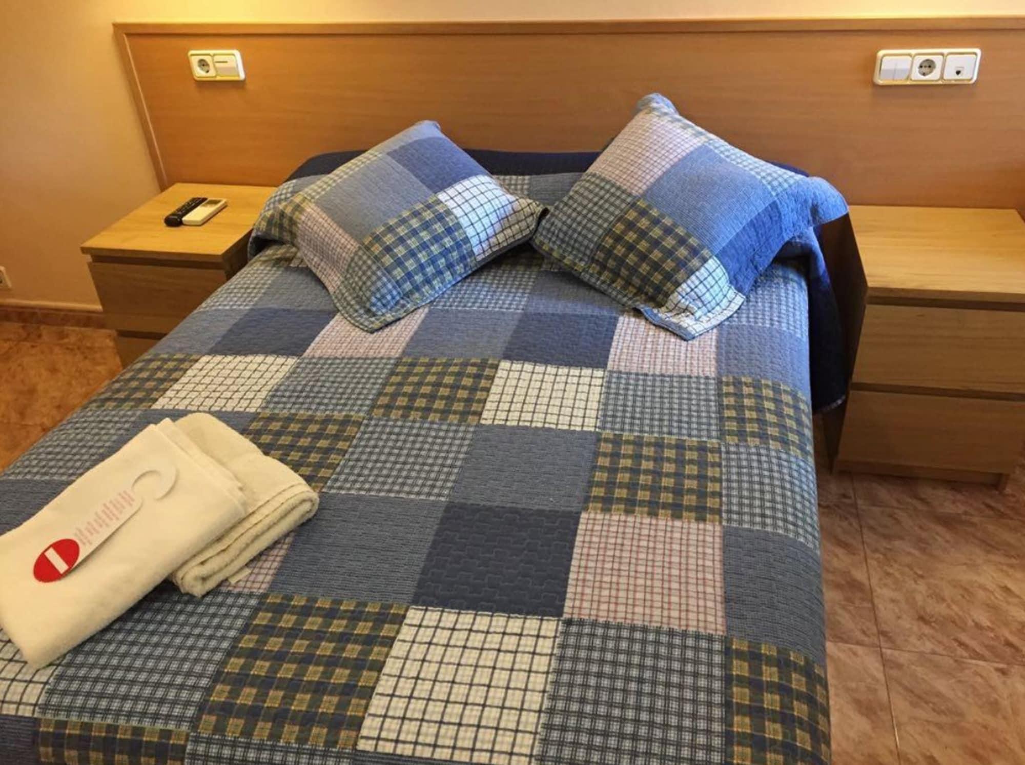 Hostal Rio De Castro Барселона Екстериор снимка