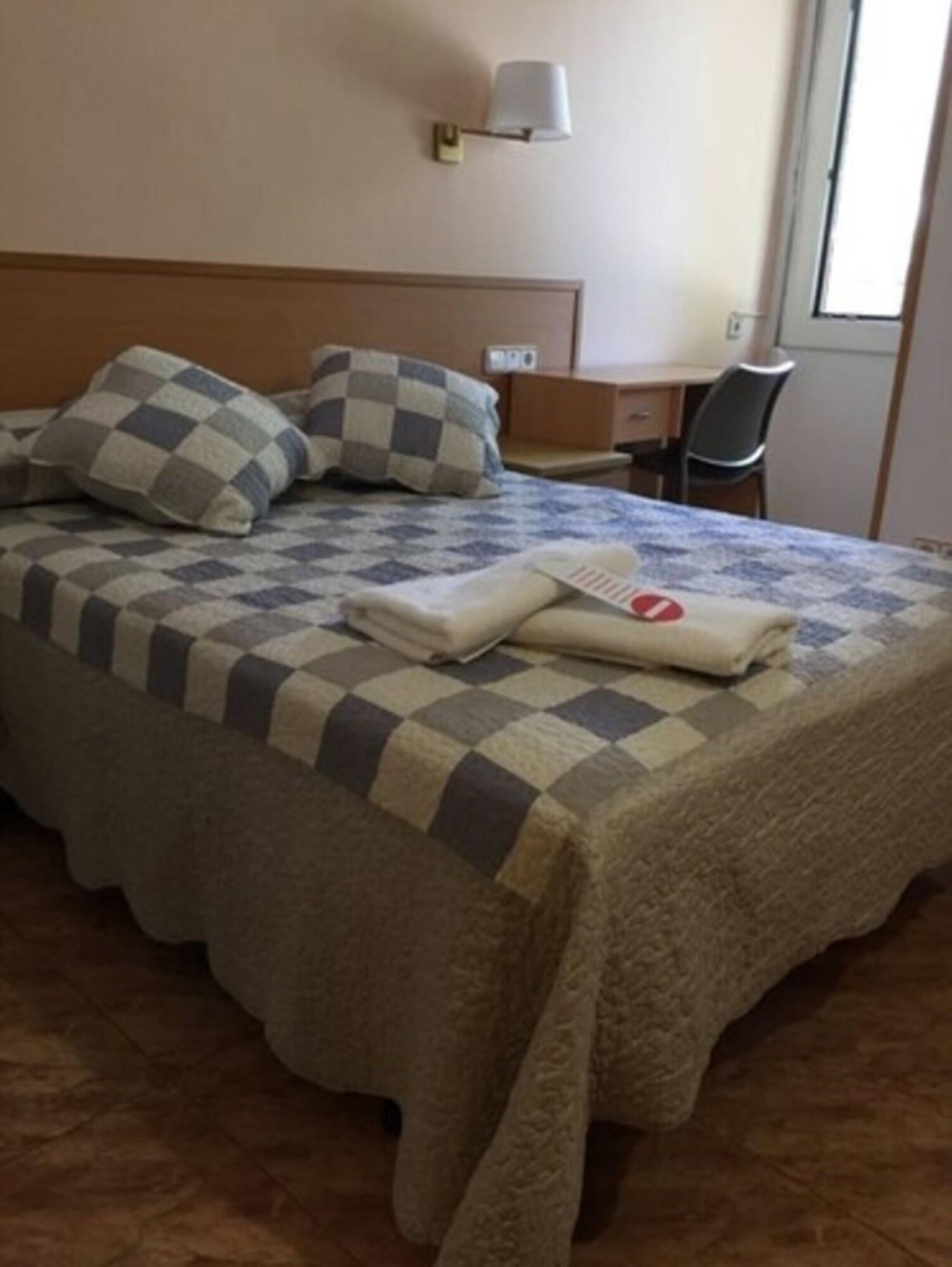 Hostal Rio De Castro Барселона Екстериор снимка