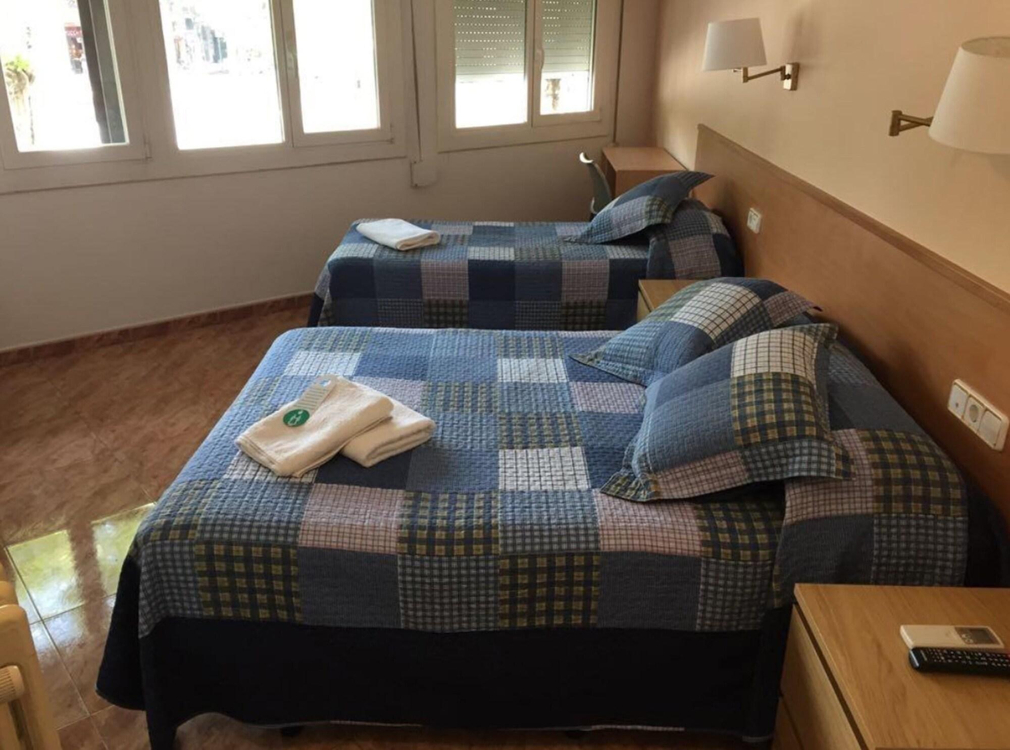 Hostal Rio De Castro Барселона Екстериор снимка