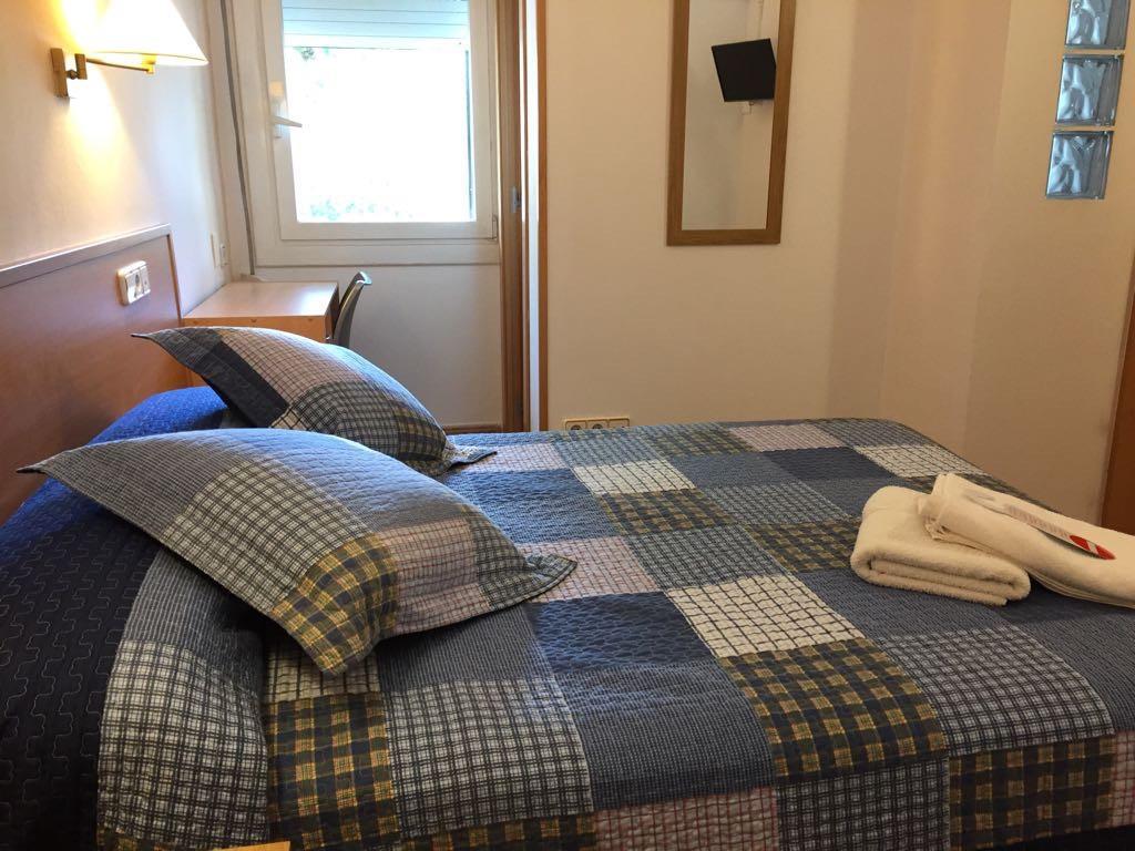 Hostal Rio De Castro Барселона Екстериор снимка