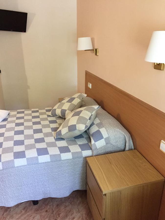 Hostal Rio De Castro Барселона Екстериор снимка
